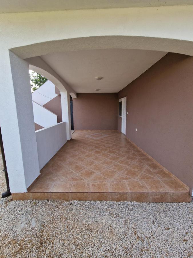 Apartments Ema Vir Bagian luar foto