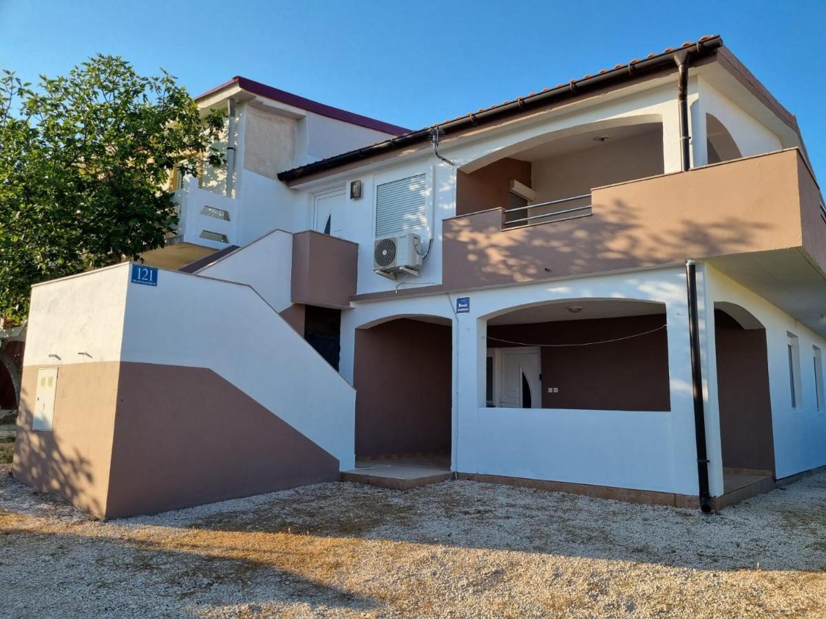 Apartments Ema Vir Bagian luar foto