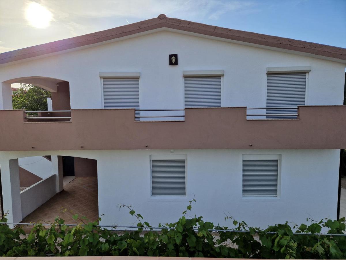 Apartments Ema Vir Bagian luar foto