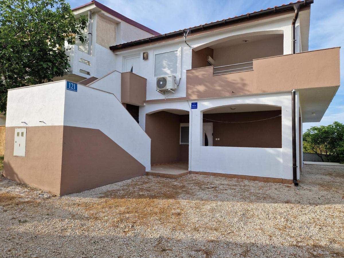 Apartments Ema Vir Bagian luar foto